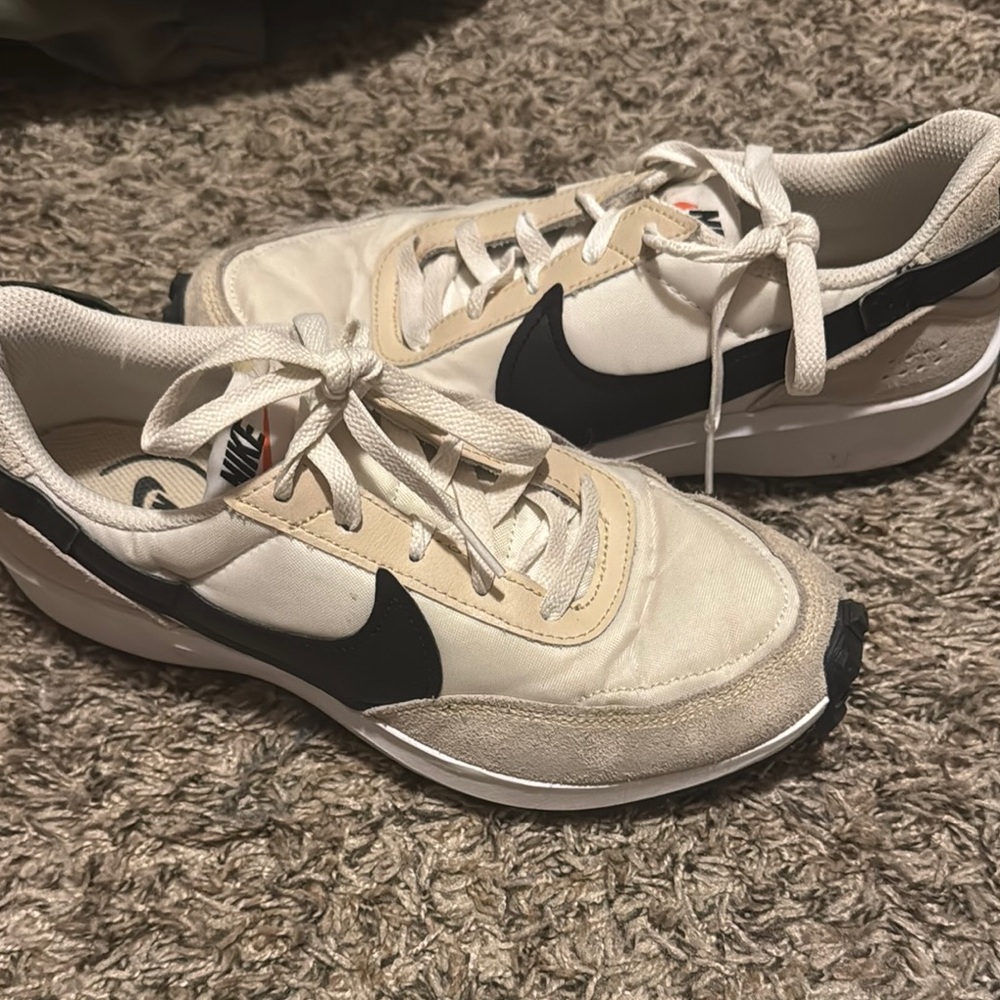 Nike Women's Beige and Black Sneakers